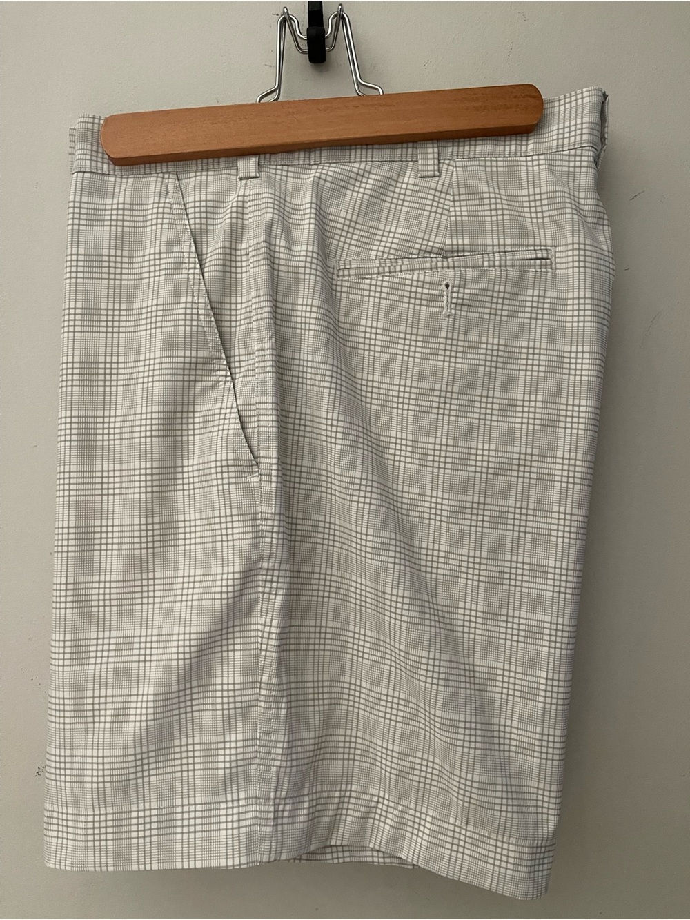 Nike Men's Golf Light Gray Plaid Flat-Front Shorts Size 36 Dri-Fit